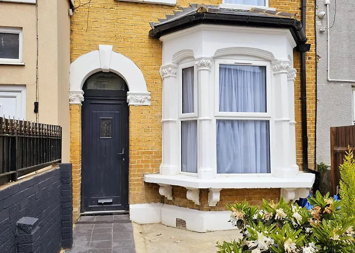 Guest house: Forest Edge Inn